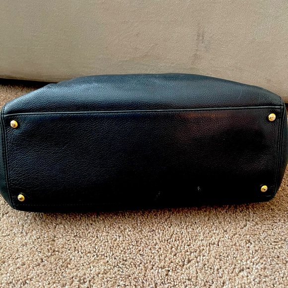 SOLD🚨🚨🚨🚨GUC Chanel Black Medium Cerf Tote - Picture 6 of 11